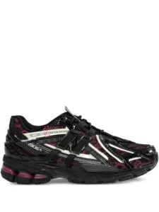 1906 A lace-up