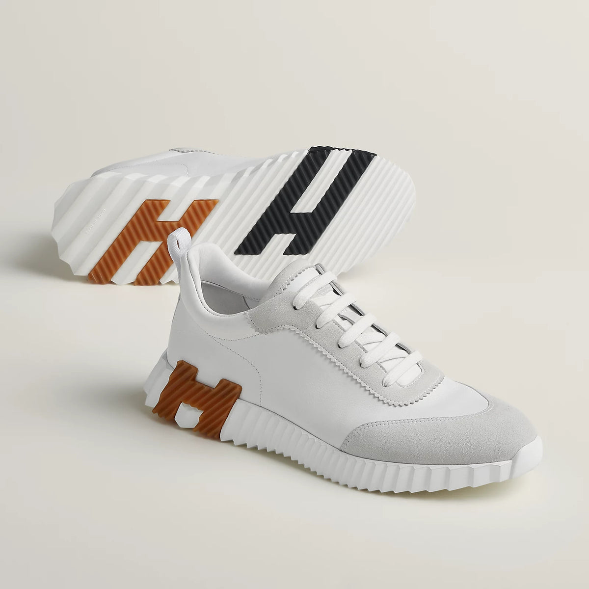 Sneakers Bouncing