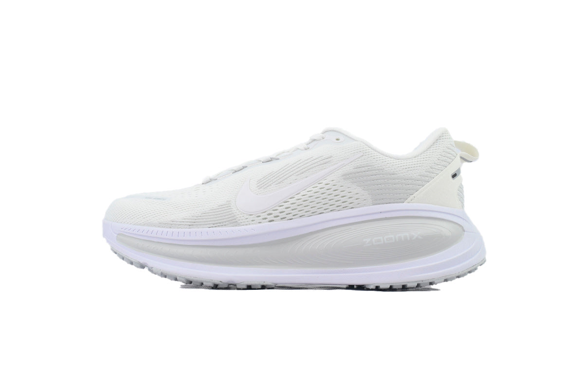 V18 Vomero 18 'White Photon Dust