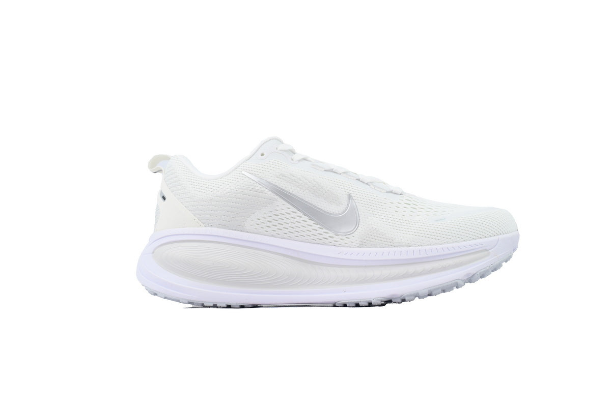 V18 Vomero 18 'White Photon Dust