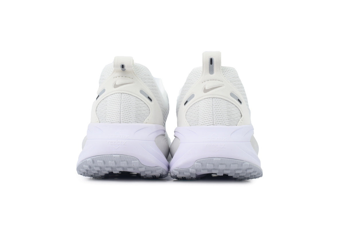 V18 Vomero 18 'White Photon Dust