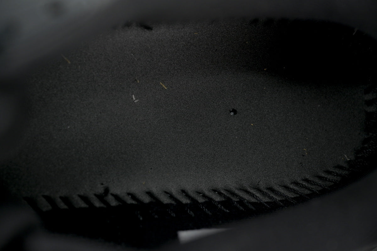 V19 Vomero 19 All Black