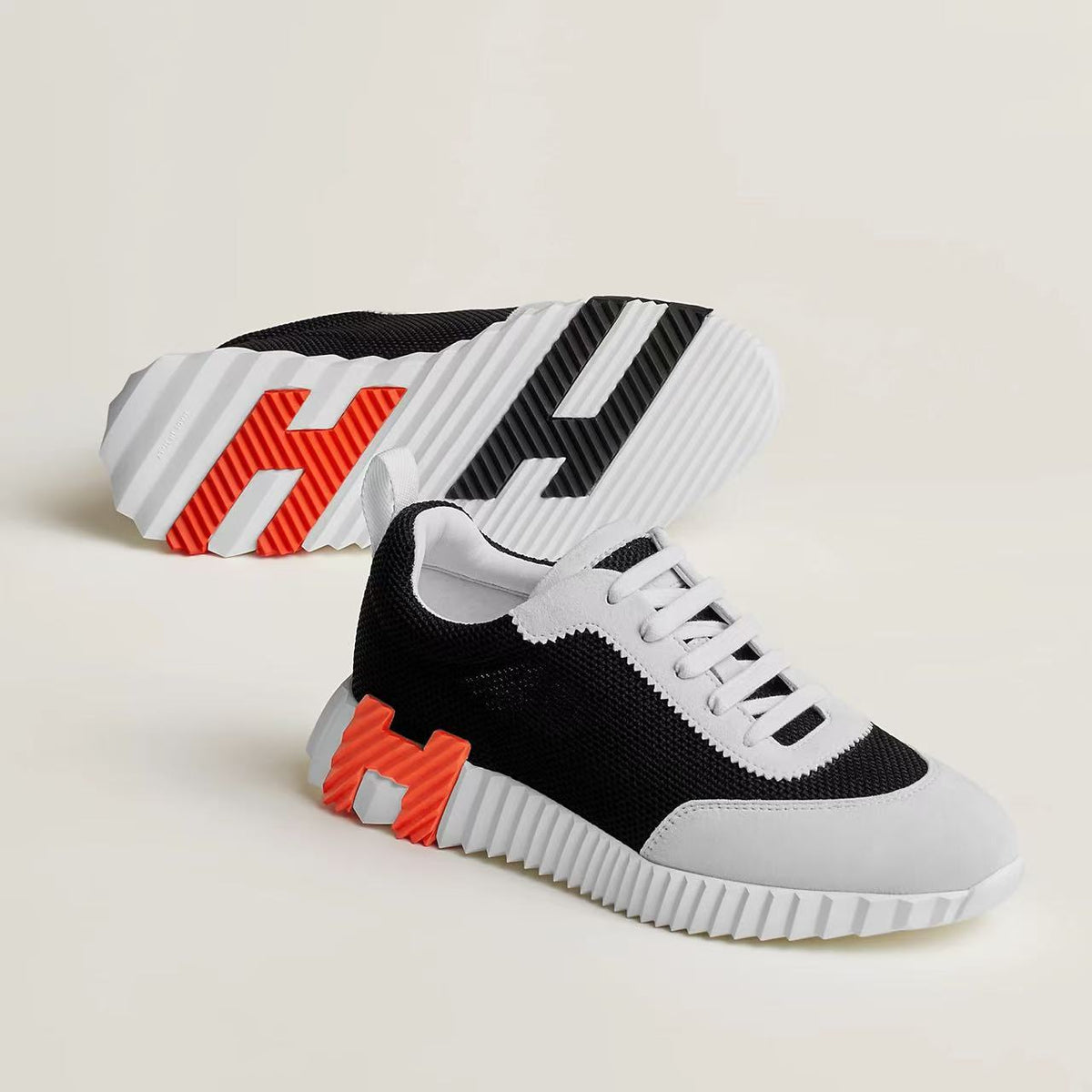 Sneakers Bouncing